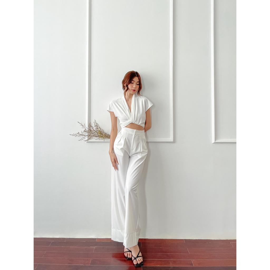 Set sơ mi sang chảnh,trẻ trung đầy sành điệu cho cô nàng cá tính - Outfit đẹp rạng ngời từ Lola Vietnam