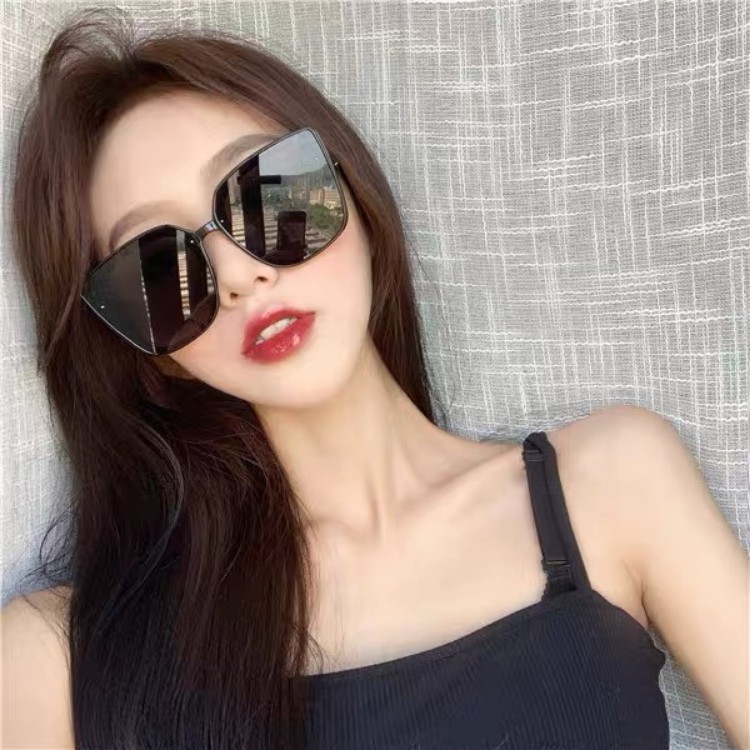 Kính mát thời trang LATIO kính mát nữ thiết kế gọng to siêu đẹp kiểu dáng mắt mèo cá tính - KM9
