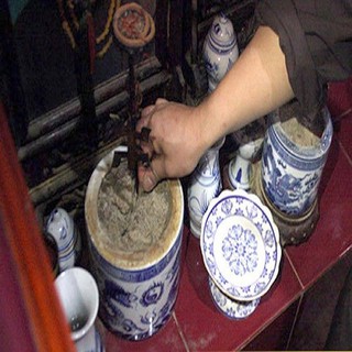 Tro rơm nếp bốc bát hương