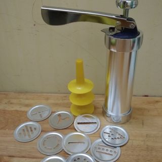 Dụng cụ làm bánh qui bơ