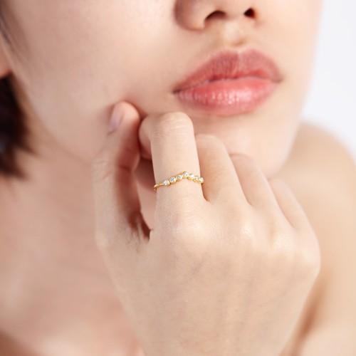 Nhẫn bạc nữ giá rẻ mạ vàng chữ V đính đá Gix Jewel SPGN56