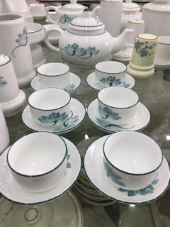 Bộ ấm chén men trắng vẽ hoa sen