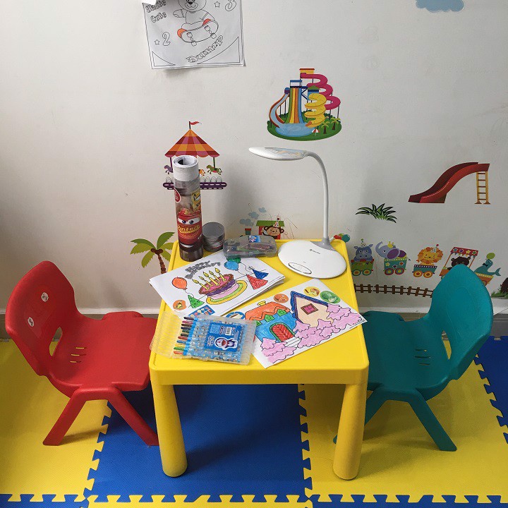 Bàn học mầm non việt nhật .Bàn nhựa đa năng cho bé.