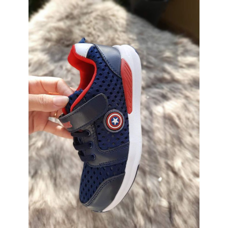 Giày xuất cho bé