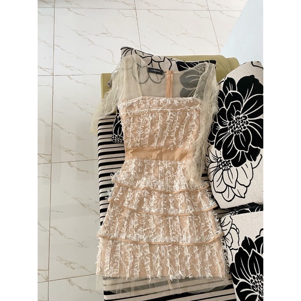 Đầm tầng nude dáng ngắn