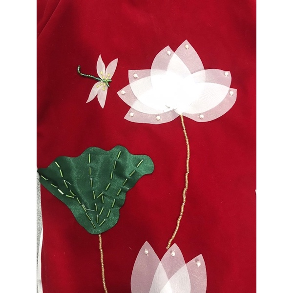 Áo dài nhung đỏ bé gái
