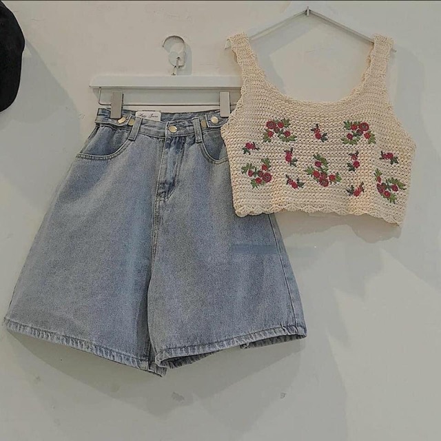 Áo croptop len chỉ móc thêu hoa