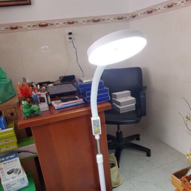 Đèn led spa chân nặng có chỉnh ánh sáng