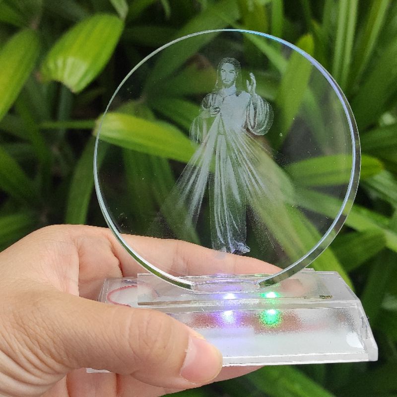 Tượng pha lê Công Giáo dùng pin đổi màu