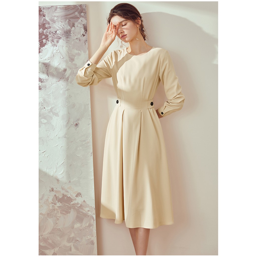 Đầm xòe cổ tròn tay dài kem trơn sang trọng