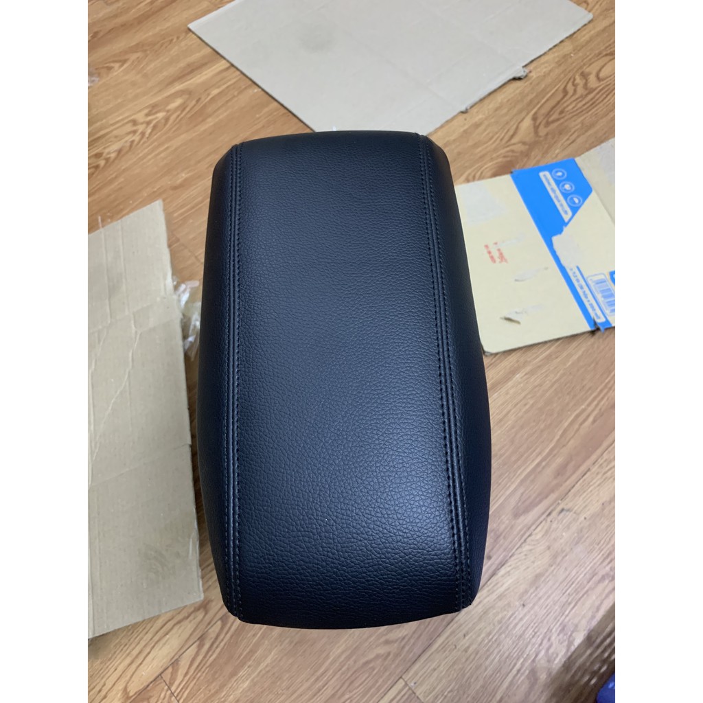 Hộp tỳ tay xe Fadil chỉ Đen Cao Cấp [ 2 Ngăn Đựng - 4 Cổng USB ]- Hàng đẹp LOẠI 1