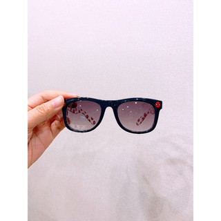 Kính HM xuất dư cho bé