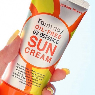 Kem Chống Nắng Kiểm Soát Dầu Trên Da Hàn Quốc Farmstay Oil-Free Uv Defence Sun Cream SPF50+/PA+++ 70g