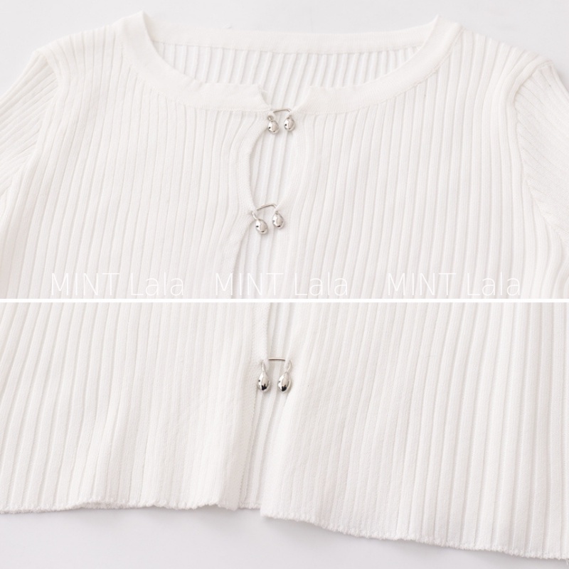 Áo Croptop Tay Dài Xẻ Len Đen Trắng Cài Móc Cá Tính - HQC