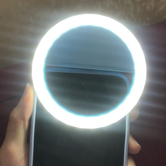 Đèn LED Selfie Tạo Ánh Sáng Mịn Khi Chụp Ảnh