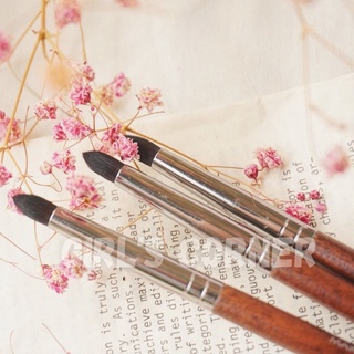 Cọ nhấn đuôi mắt Makeup Forever 212
