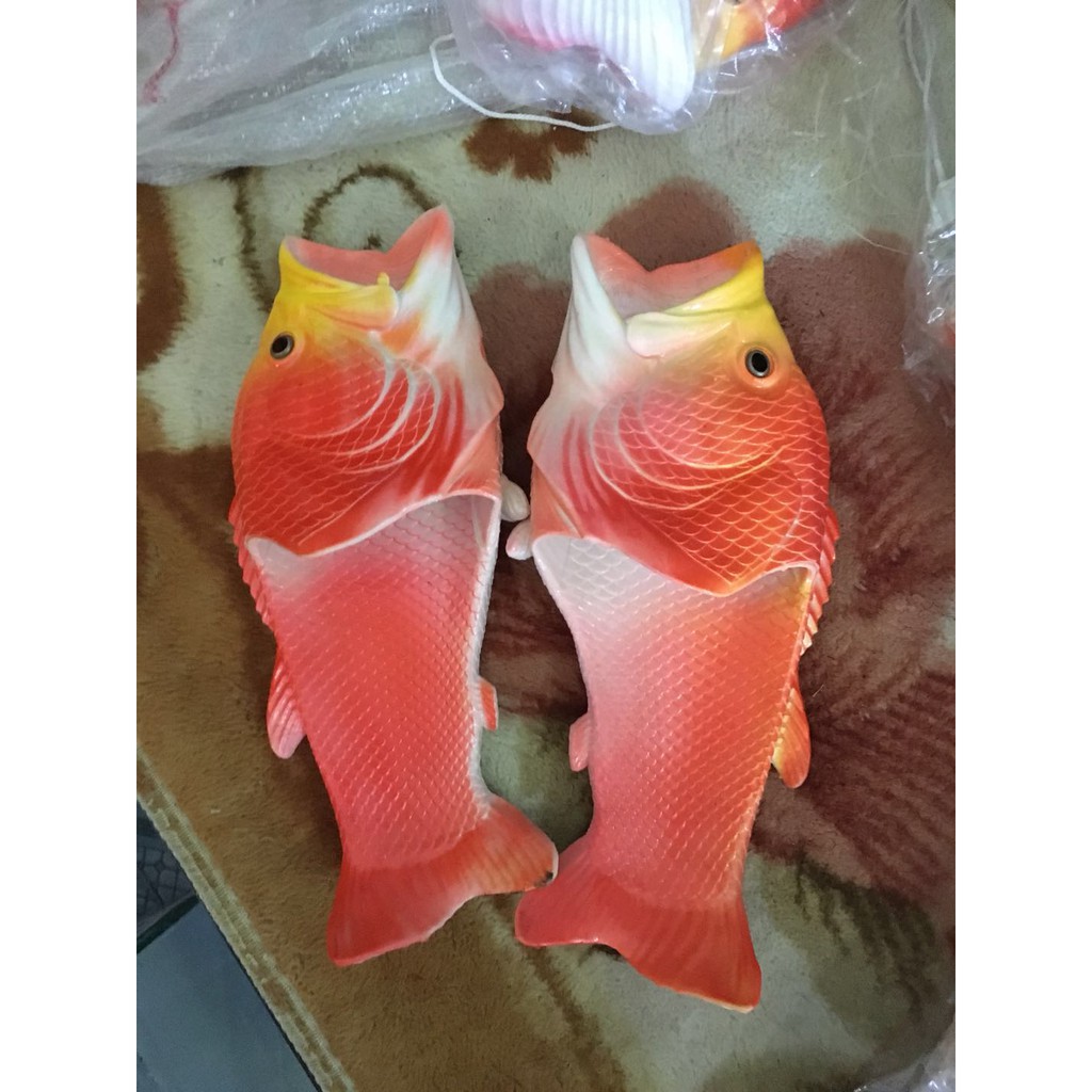 dép cá màu cam có sẵn