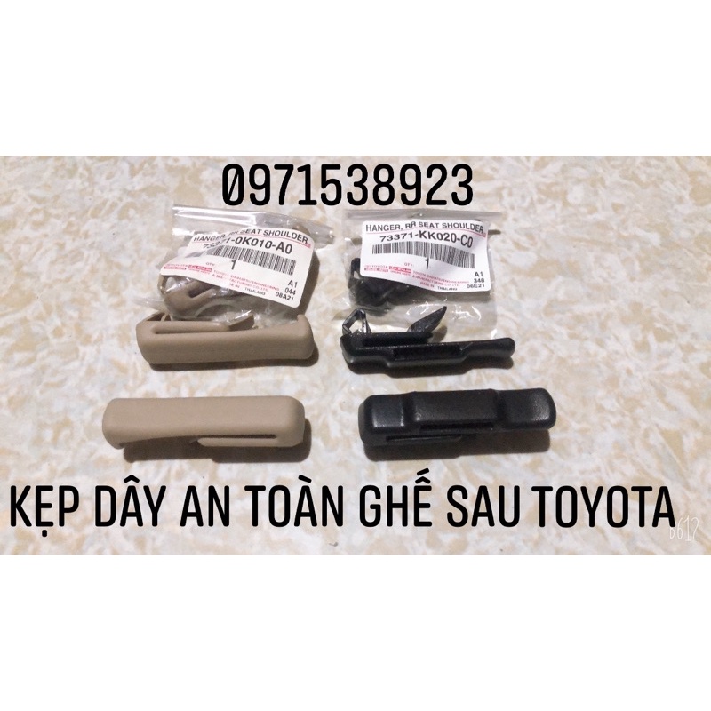 Kẹp dây an toàn ghế sau TOYOTA INNOVA FORTUNER xịn chính hãng 73371-0K010-A0 73371-KK020-CO