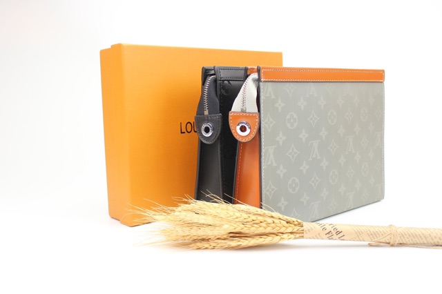Clutch LV cầm tay Unisex  - Có video Da thật BH 1 năm | BigBuy360 - bigbuy360.vn