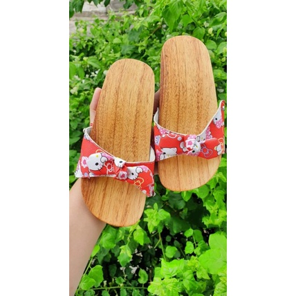 Guốc gổ thông quai kẹp nhung xỏ ngón kiểu nhật dành cho bé siêu xinh