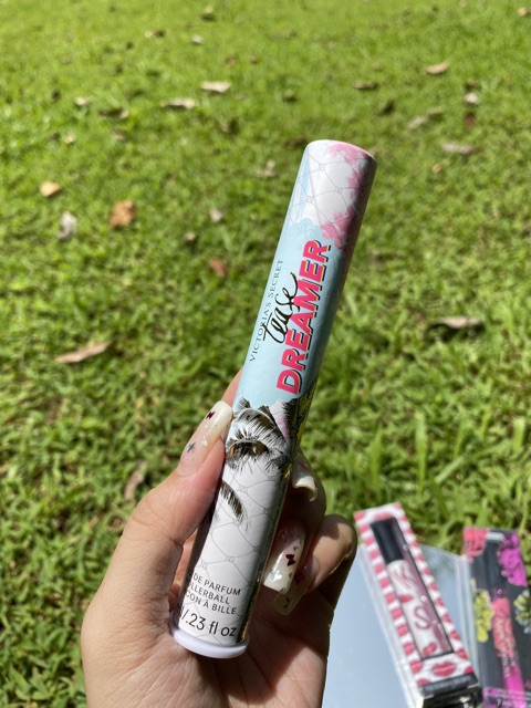 NƯỚC HOA DẠNG LĂN VICTORIA’S SECRECT