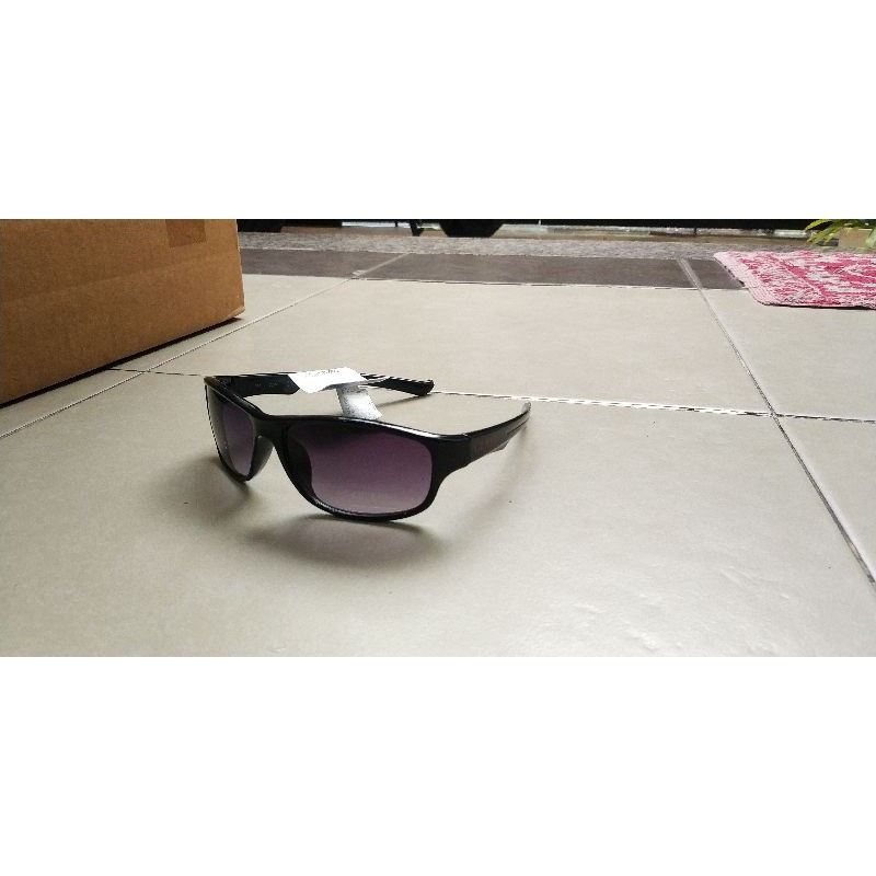 Kính mát nam Guess. | BigBuy360 - bigbuy360.vn