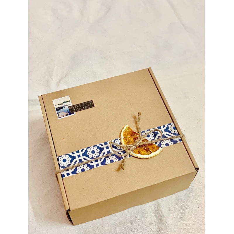 Hộp quà vintage tự làm DIY với đầy đủ túi hoa khô, đồ trang trí và dụng cụ | BigBuy360 - bigbuy360.vn