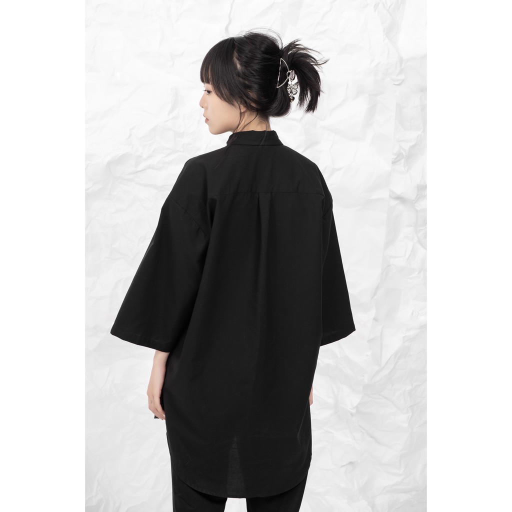 NED Áo sơ mi đen dáng dài xẻ tà unisex oversized