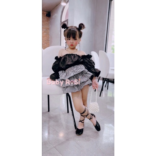 Sét chân váy caro 3 tầng đen kèm áo trễ vai cho bé