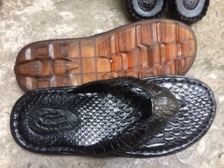Dép da cá sấu