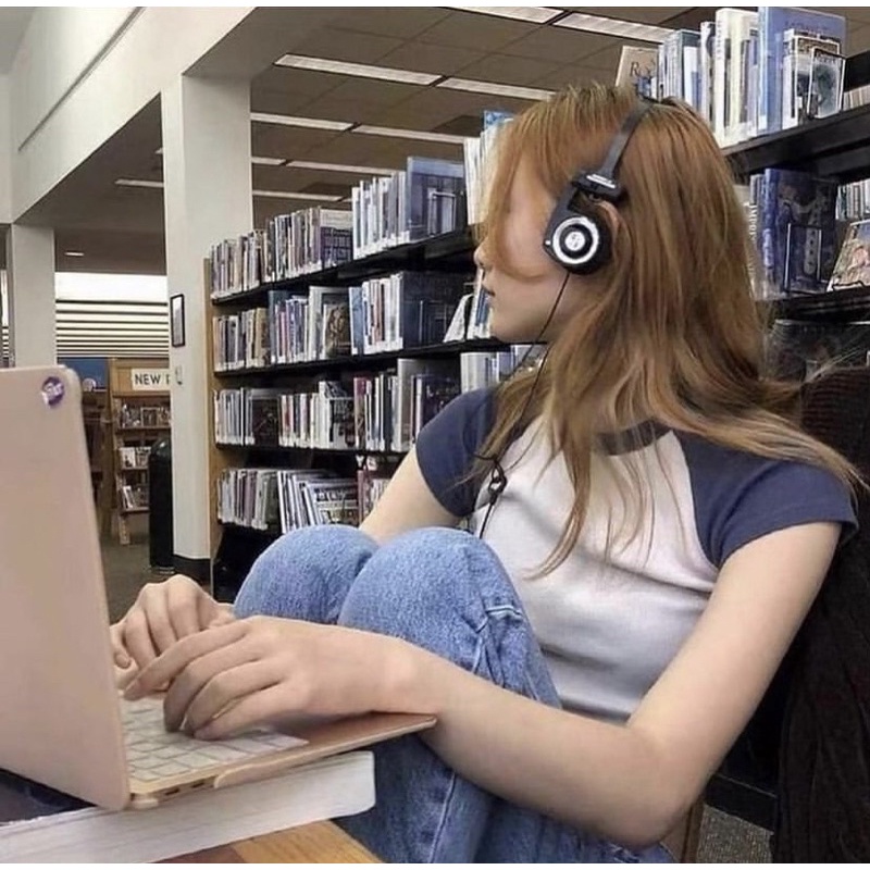 Áo croptop Brandy Melville