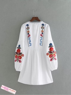 Váy trắng hoa zara