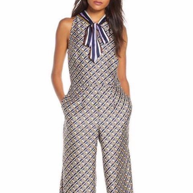 J.u.li.a J.or.d.an jumpsuit   Jumsuit xinh với chất vải mềm mịn. Em sẽ làm hài lòng các Chị đó ạ.   