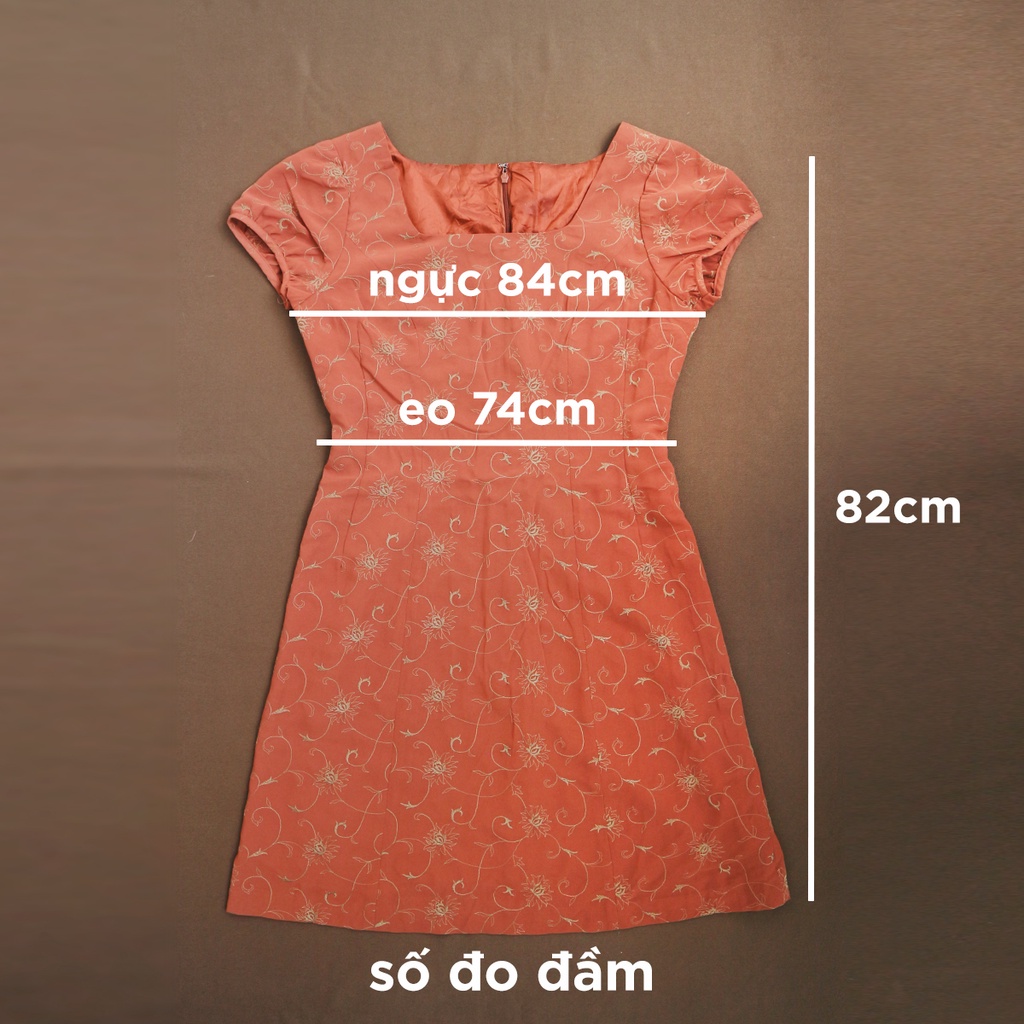 Đầm hoa thêu cổ vuông màu cam gạch