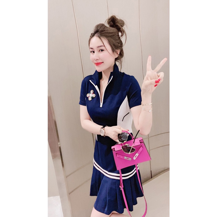 Đầm Thun Đuôi Cá Xếp Ly Quảng Châu | Logo Đính Đá, Tay Ngắn, Cổ Xẻ Dây Kéo, Thun Cotton Form Đứng Dáng Như Hình