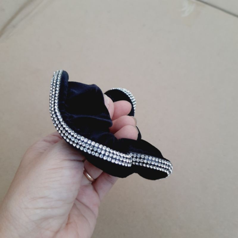 Cột tóc nhung đính soàn 3 hàng màu đen