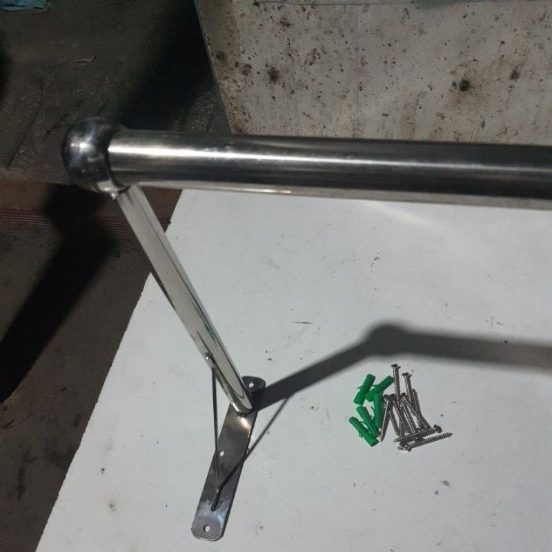 1 bộ cây phơi đồ inox bắt tường ra 30cm , gồm có 2 bass xỏ ống o25mm và 1 ống tròn o25mm dài 80cm , 100cm và 120cm