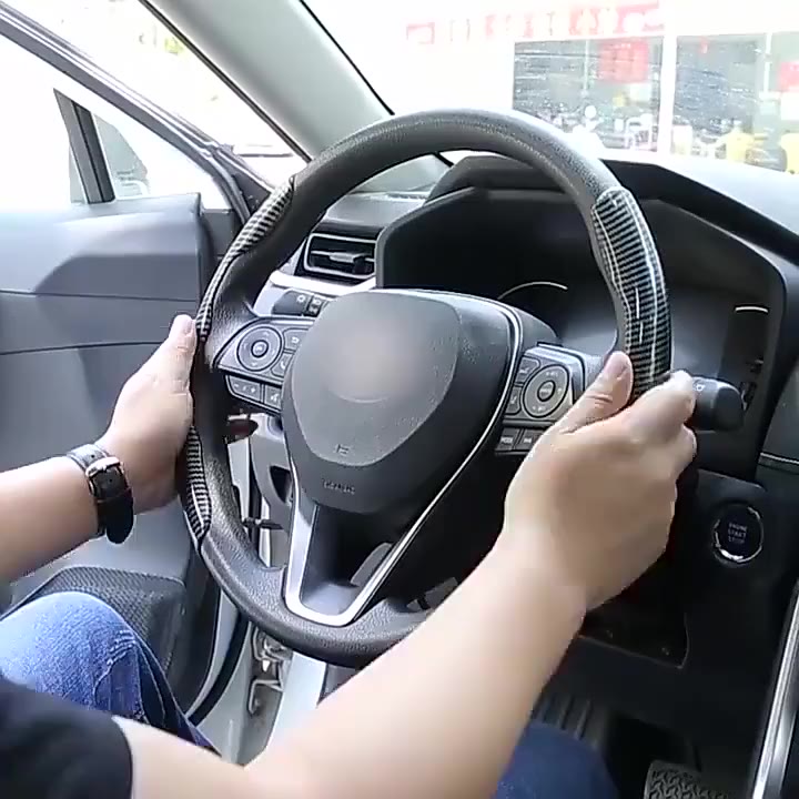 Miếng Ốp Vỏ Bọc Vô Lăng Vân Carbon Sang Trọng - Phù Hợp Với Tất Cả Các Dòng Xe 4 Chỗ Đến 7 Chỗ | BigBuy360 - bigbuy360.vn