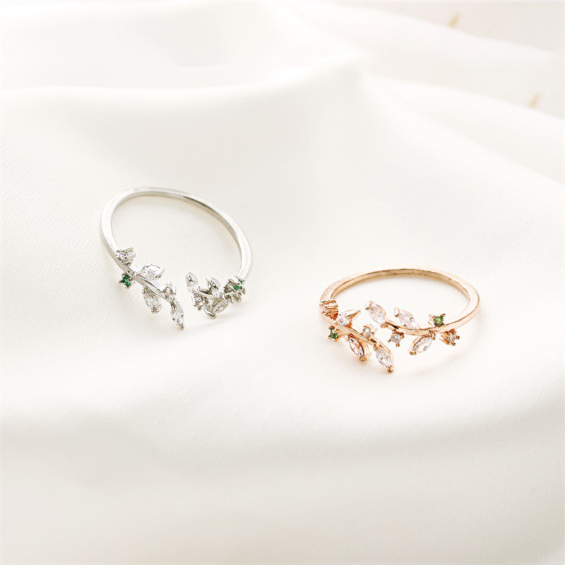Lovely Leaf-shaped Electroplated Ring for Women