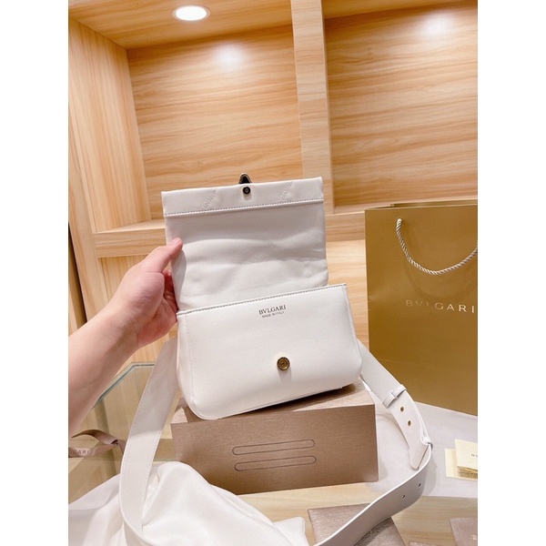 Túi xách Bvlgári chất da bò sz 22 hàng order trung