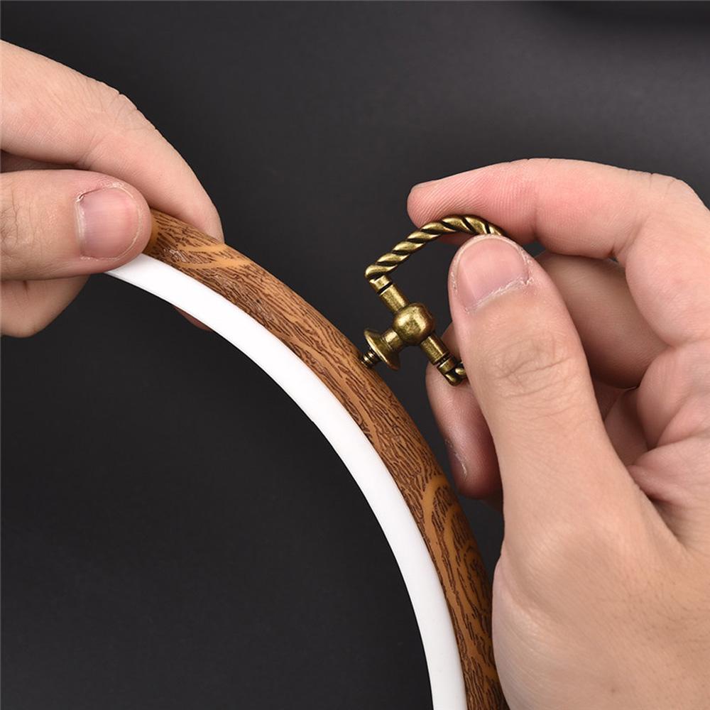 Khung Thêu Thủ Công Bằng Nhựa Và Gỗ