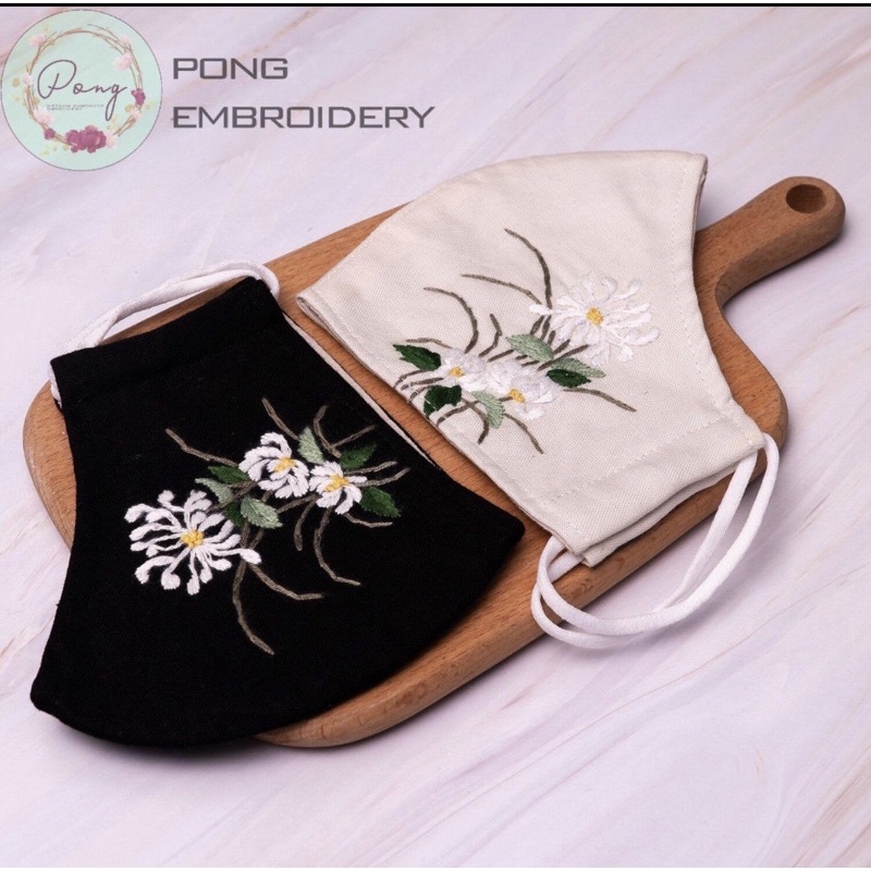 Khẩu trang thêu tay