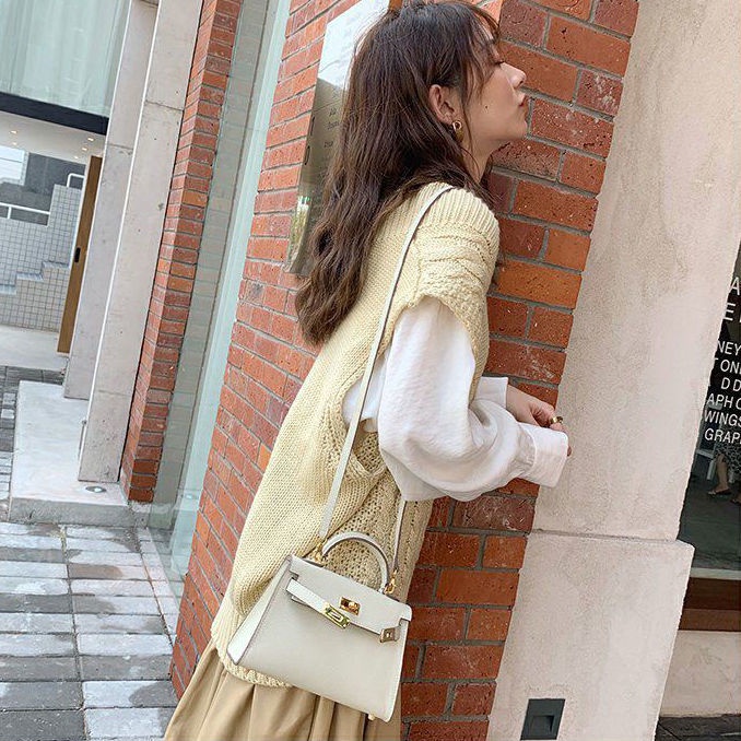 Túi HM siêu xinh. size 20. chất da cao cấp. chuẩn dáng. hàng quảng châu 100%. ở ngoài còn đẹp hơn trong hình