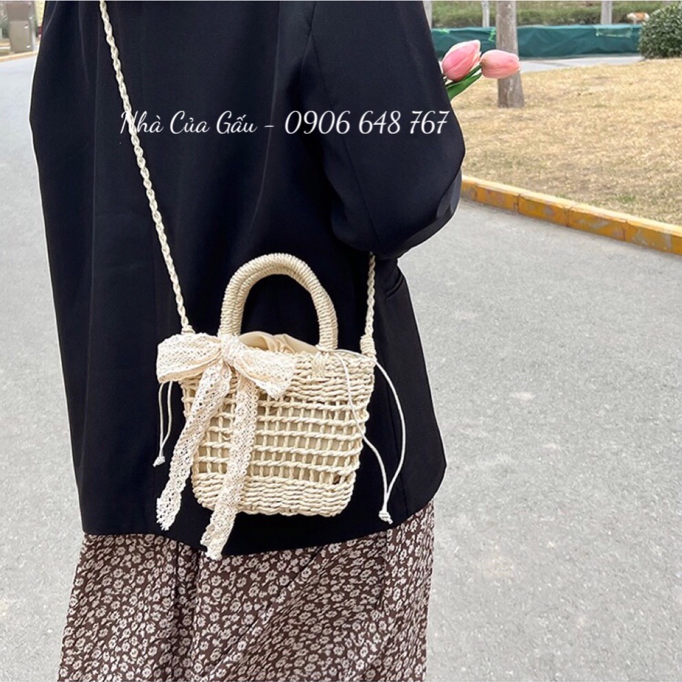 Túi cói nơ mới nhìn vầy đã đẹp chứ xách lên tay, đeo lên người còn đẹp hơn nữa ạ