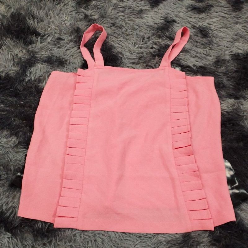 Áo dây chất vải co giản nhẹ, có 2 màu