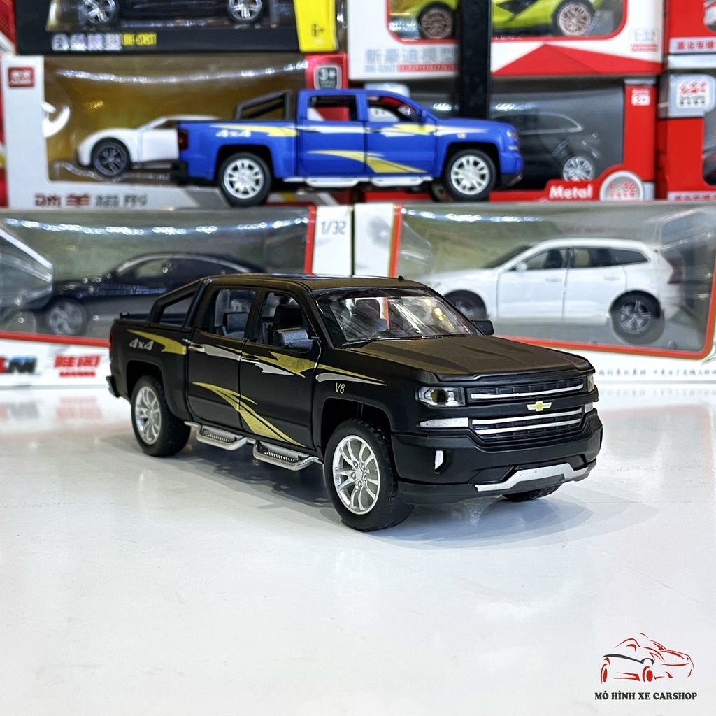 Mô hình xe bán tải Chevrolet Silverado V8 tỉ lệ 1:32 hãng Chezhi màu đen