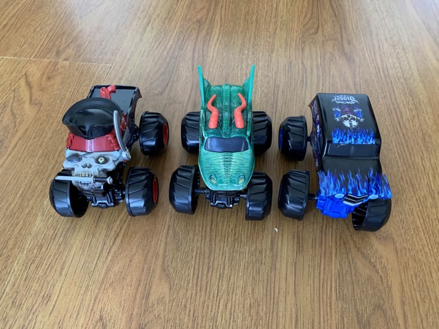 Xe Monster Jam Size Nhỡ có dây tạo đà