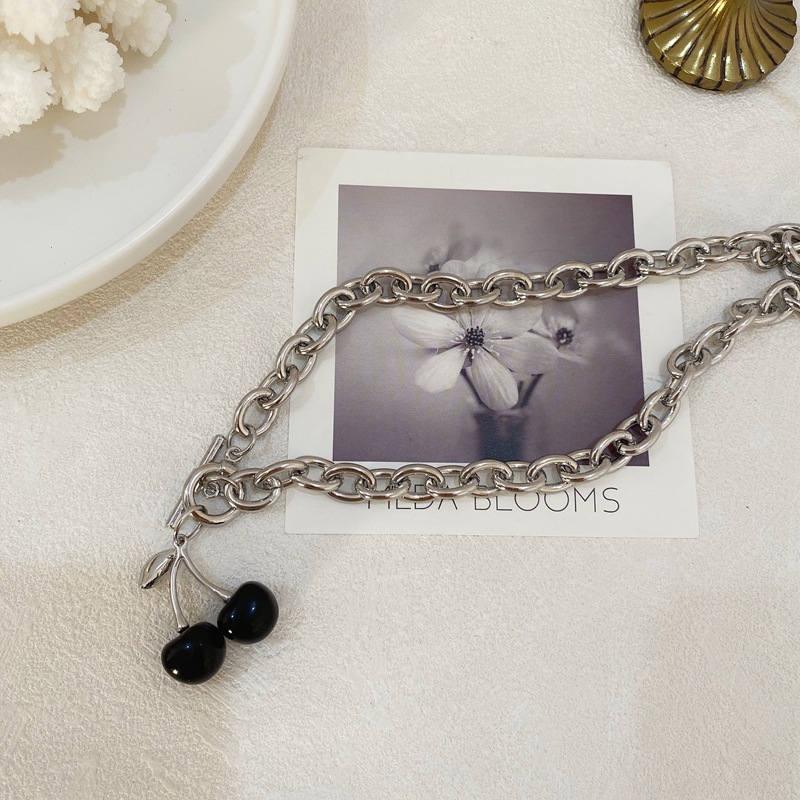 Vòng cổ kim loại mặt hình quả cherry đen thời trang cá tính cho nữ