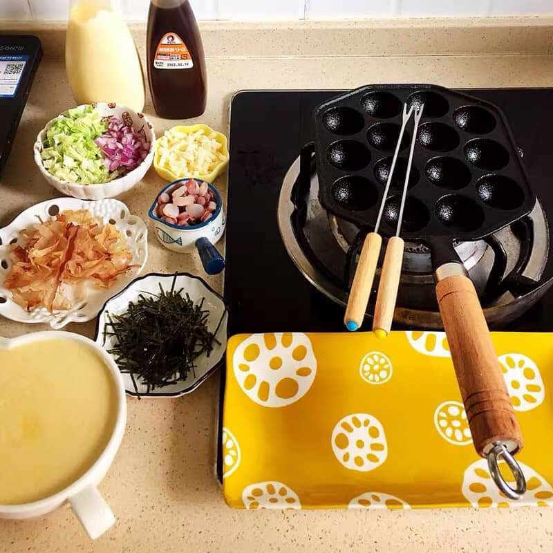 ( Sẵn tại hà nội )Chảo làm bánh Takoyaki tại nhà, chảo 14 ô. [ Tặng kèm bộ que lật bánh và chổi quét dầu ]