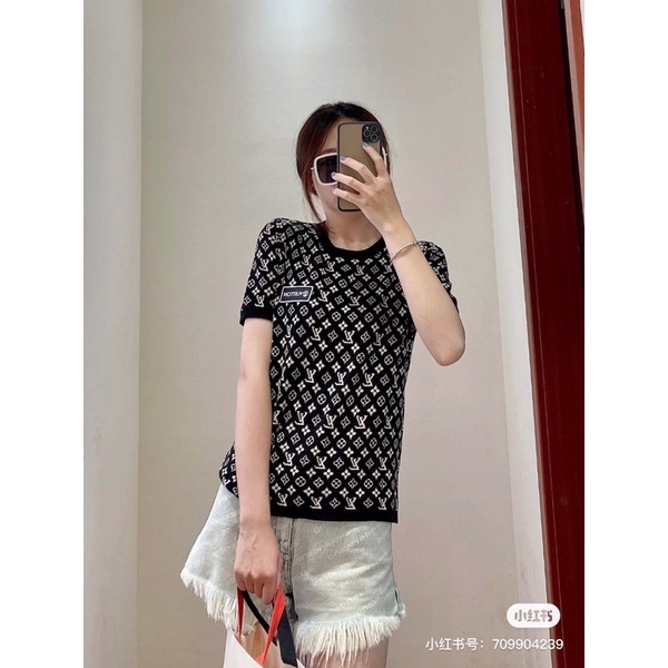 Áo len ngắn tay Louis Vuitton LV thiết kế cổ tròn phối viền đen in logo cao cấp